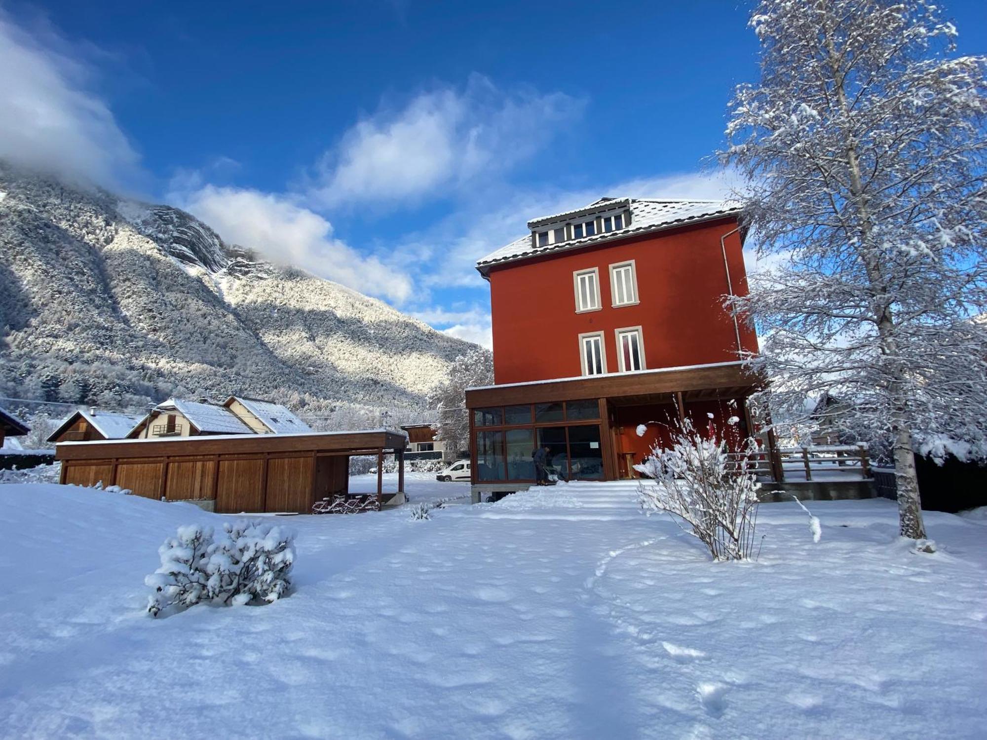 Hotel Oberland Ле-Бур-д'Уазан Экстерьер фото