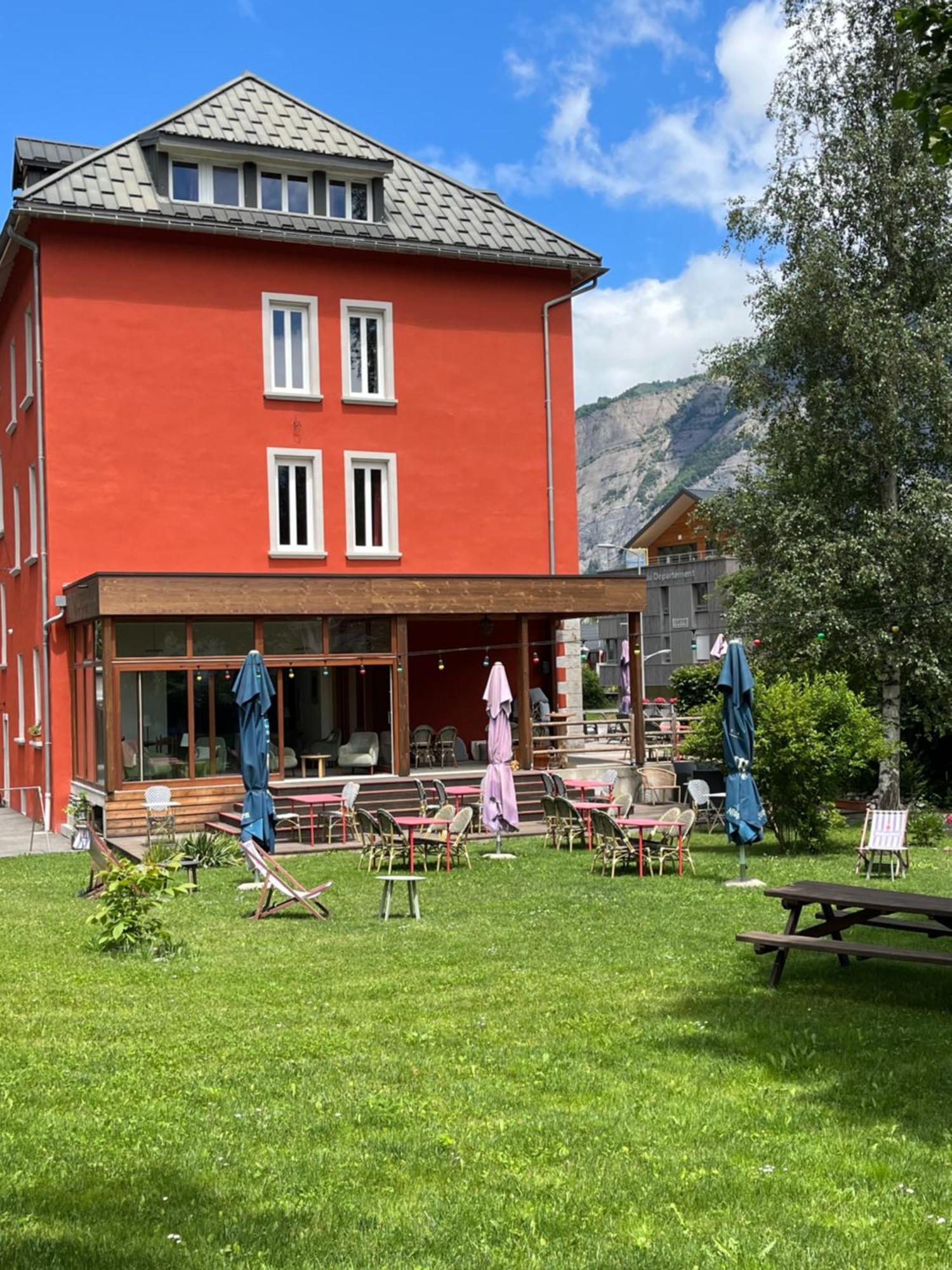 Hotel Oberland Ле-Бур-д'Уазан Экстерьер фото